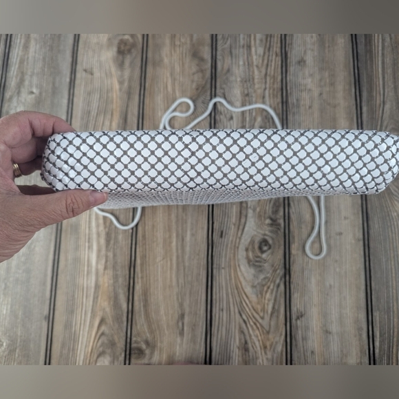 White Metal Scale Crossbody Clutch Handbag With No Makers Tag Inside - Picture 3 of 14